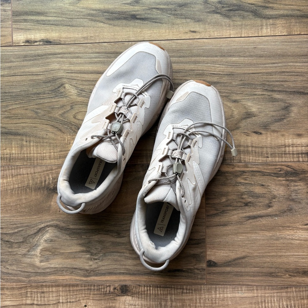 Hoka Transport